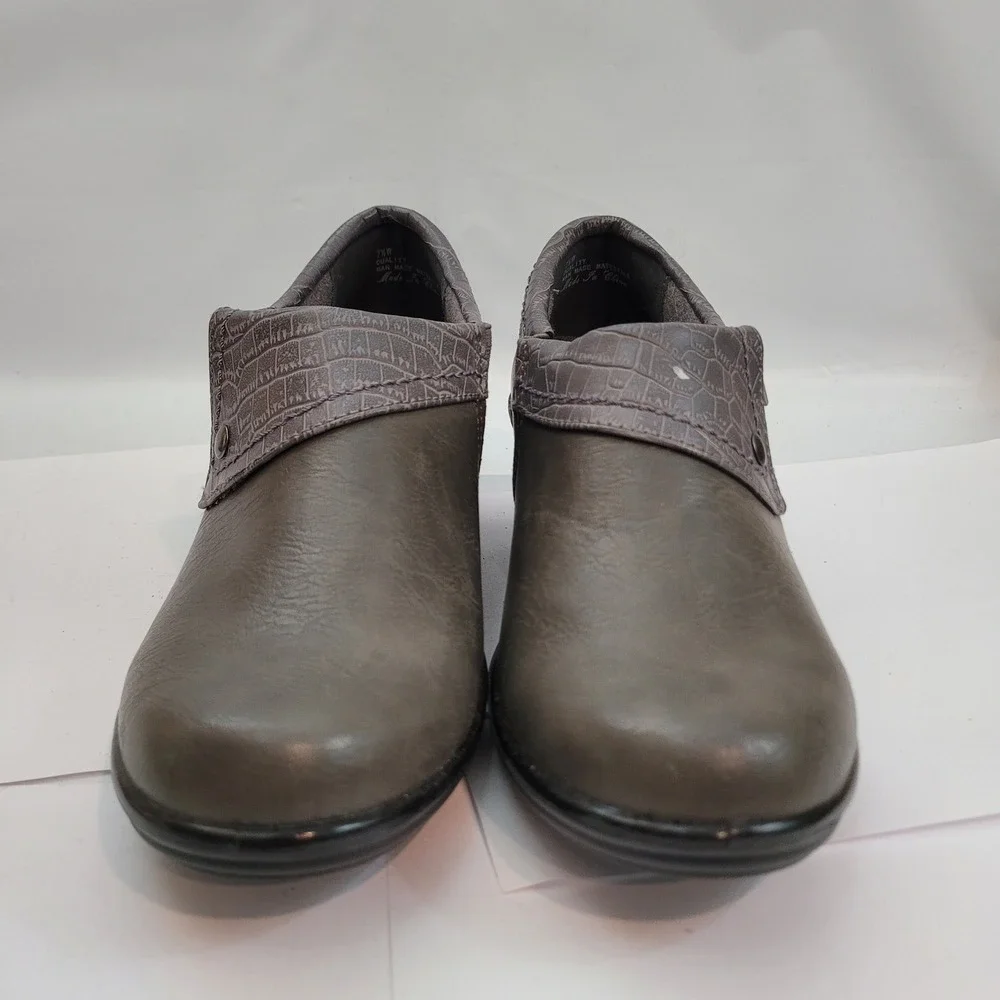 Easy Street Comfort Wave Ankle Booties Womens 7.5 Taupe Faux Side Zip Block Heel